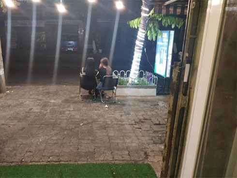 Dân mạng vừa buồn cười vừa thương trước bức ảnh kỷ niệm trị giá 1,8 triệu mà vớ ngay ông photoshop không có tâm-8