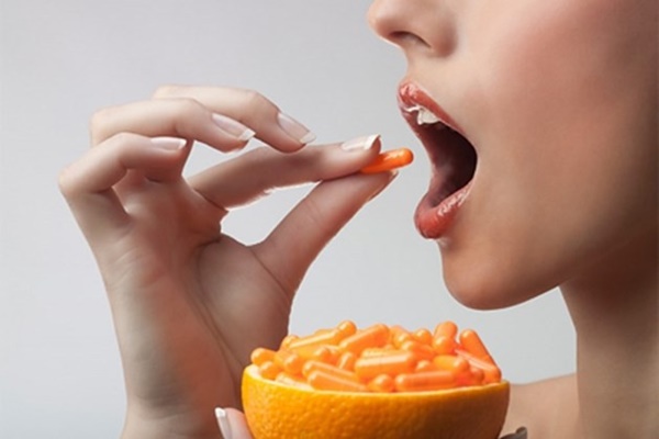 Đừng như cô gái này: Uống quá nhiều vitamin C để làm đẹp nhưng cuối cùng phải nhận cái kết đắng-1