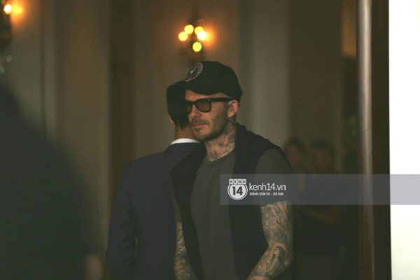 David Beckham khoe ngay clip thả tim và ảnh selfie dạo phố Sài Gòn lên Instagram sau chuỗi sự kiện tại Việt Nam-4