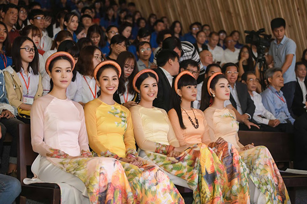 Nhiều Hoa hậu VN dự Triển lãm Lịch sử Cà phê Thế giới-4