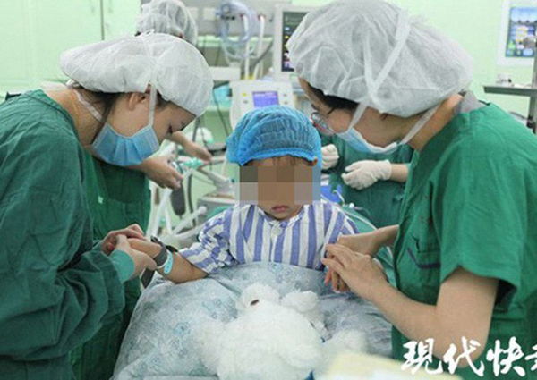 Bé gái 3 tuổi bị chẩn đoán ung thư vú khiến bác sĩ cũng phải ngỡ ngàng-1