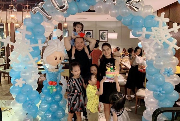 Phạm Quỳnh Anh bất ngờ tái hợp chồng cũ, cười tươi bên 2 con như chưa từng chia ly-3
