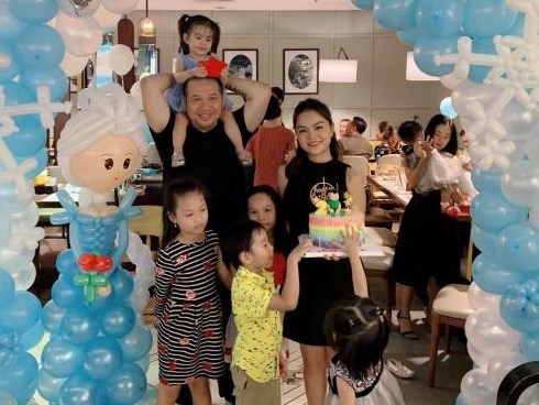 Phạm Quỳnh Anh bất ngờ tái hợp chồng cũ, cười tươi bên 2 con 