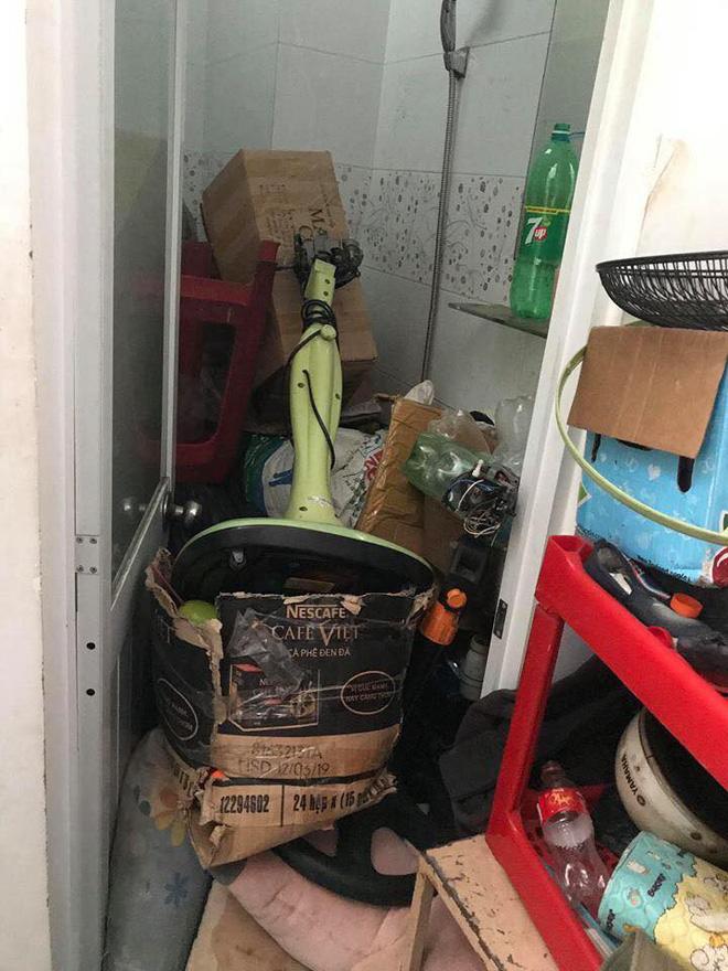 Sống với cha già, cặp vợ chồng gây phẫn nộ vì lười nhác, để phòng bừa bộn hơn chuồng lợn-4