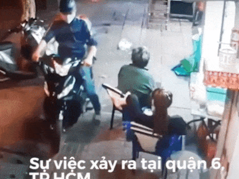 Không cảnh giác, cô gái bị cướp điện thoại ngay trên tay