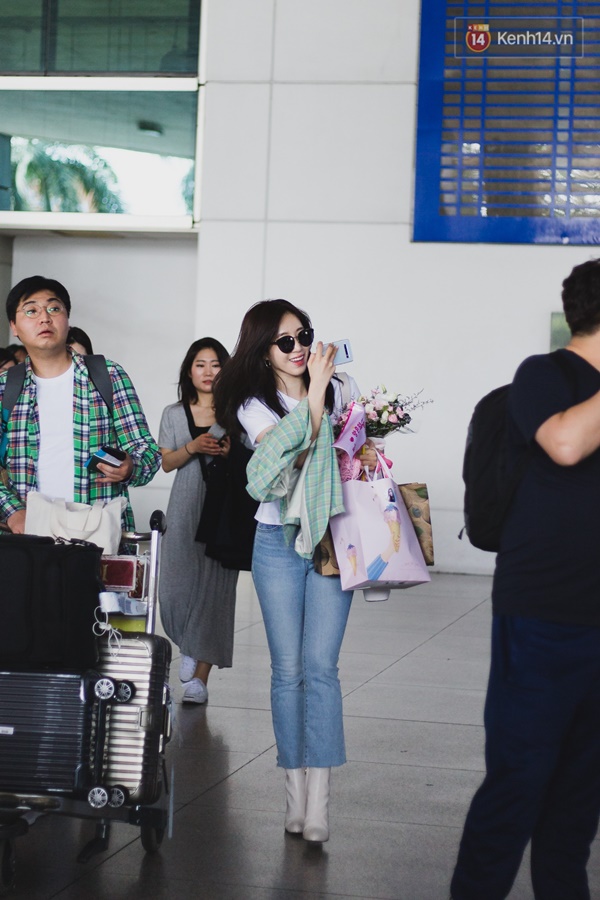 Eunjung (T-ara) khoe body nuột dù mặc giản dị tại sân bay Tân Sơn Nhất, nhưng gây chú ý hơn là thái độ của fan Việt-1