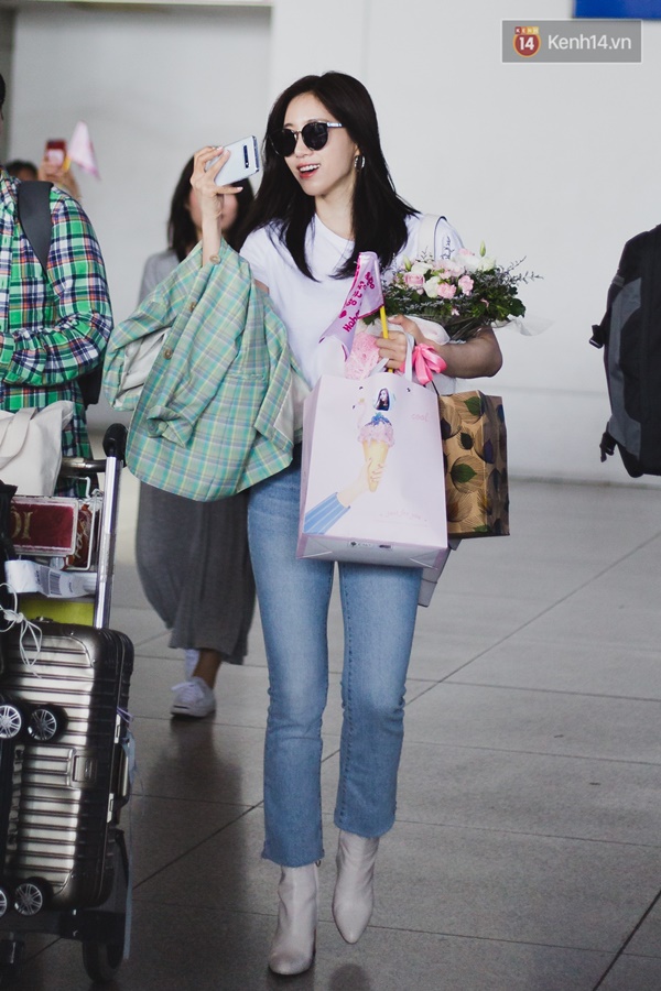 Eunjung (T-ara) khoe body nuột dù mặc giản dị tại sân bay Tân Sơn Nhất, nhưng gây chú ý hơn là thái độ của fan Việt-3