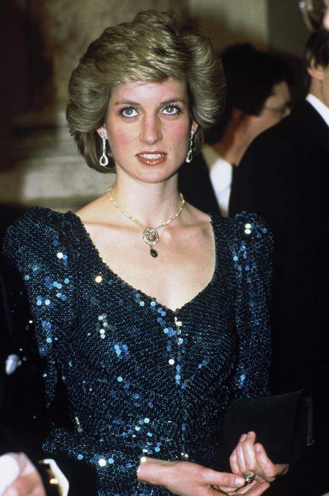 Diện lại nữ trang của cố Công nương Diana, người thứ ba Camilla hứng rổ gạch đá từ dư luận-5