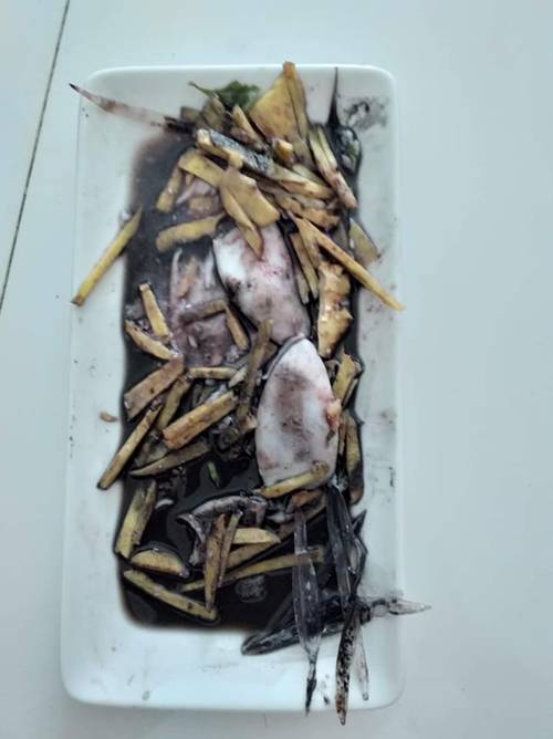 Vợ làm mực hấp, chồng vừa ăn vừa chê, hội chị em nhảy vào tranh cãi-2