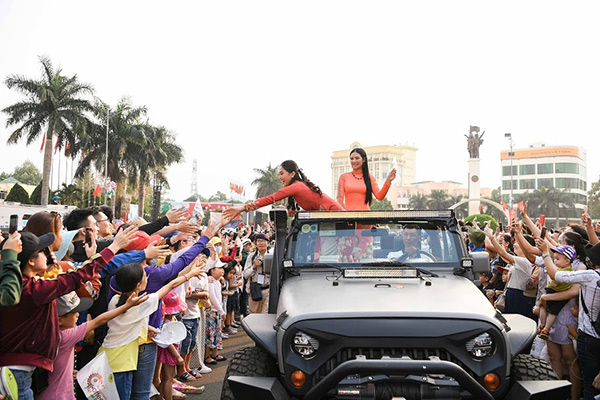 Hoa hậu lộng lẫy giữa Lễ hội Đường phố Buôn Ma Thuột-3