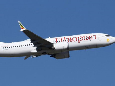 Máy bay rơi trúng nhà dân và phát nổ-1