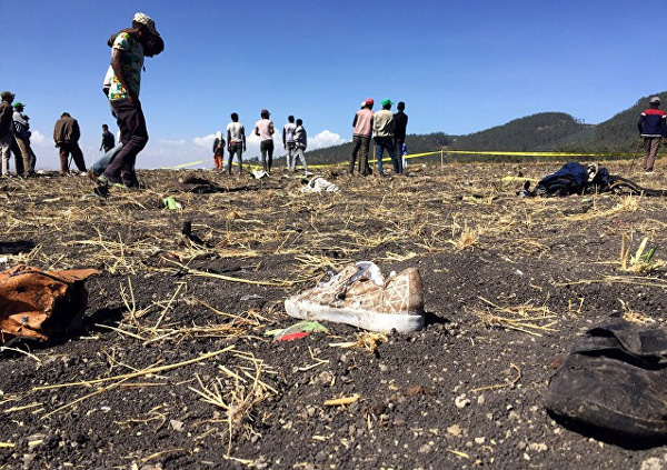 Vụ máy bay Ethiopia rơi: Hiện trường thảm khốc thi thể nạn nhân nằm la liệt, người thân hành khách gục ngã khi nghe tin dữ-2