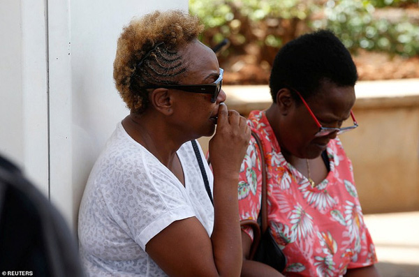 Vụ máy bay Ethiopia rơi: Hiện trường thảm khốc thi thể nạn nhân nằm la liệt, người thân hành khách gục ngã khi nghe tin dữ-8