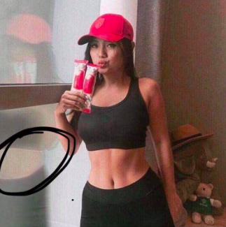 Gái xinh Instagram nổi tiếng nhờ body bốc lửa bị bóc ảnh đời thực sồ sề khác xa trên mạng-2