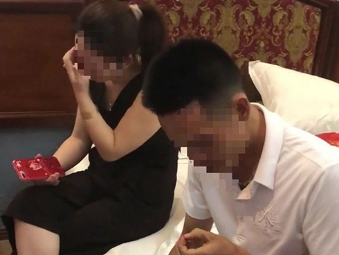 Hình ảnh tiều tụy của nam sinh bị vạ oan vụ cô giáo vào nhà nghỉ với học sinh lớp 10-10