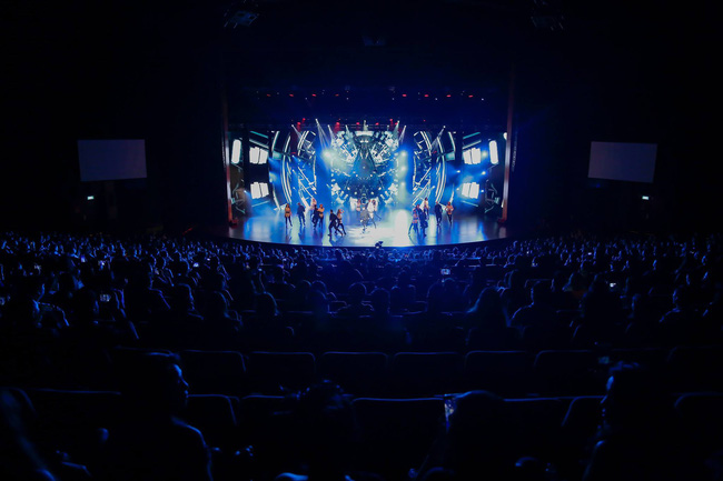 Cận cảnh sân khấu hiểm của Đêm hội chân dài khiến Vũ Khắc Tiệp nhận cú ngã chí tử-3