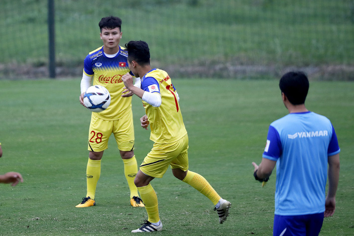 HLV Park Hang Seo đang chơi chiêu với Quang Hải?-2