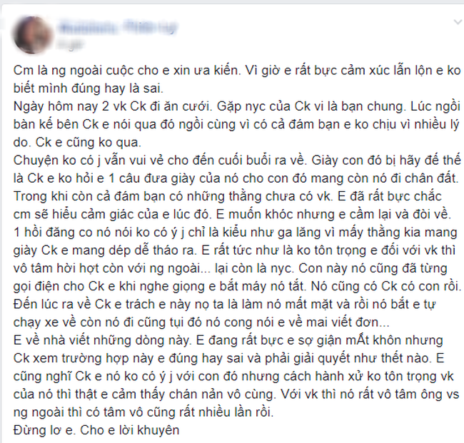 Dẫn vợ đi ăn cưới gặp người yêu cũ gãy gót giày, chồng galant tháo ngay dép cho mượn, cô vợ tức hơn vì câu nói này-2