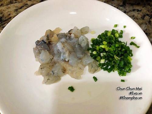 Trứng chiên tôm đơn giản, nhanh gọn mà ăn với cơm bao nhiêu cũng hết-2