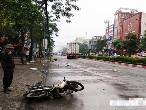 Hà Nội: Công an niêm phong quán cà phê nghi có người nước ngoài tử vong sau khi hút bóng cười để điều tra-3