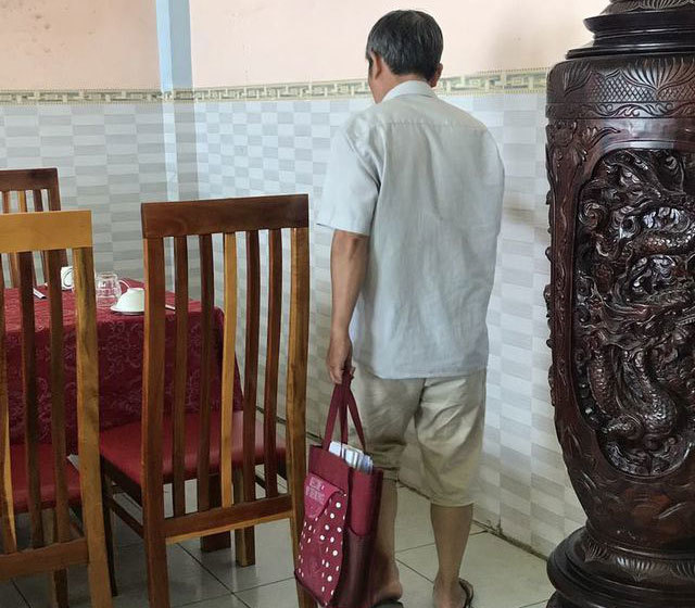 Siêu cò đi dép lê, túi vải đầy sổ đỏ hàng chục tỷ đồng-2