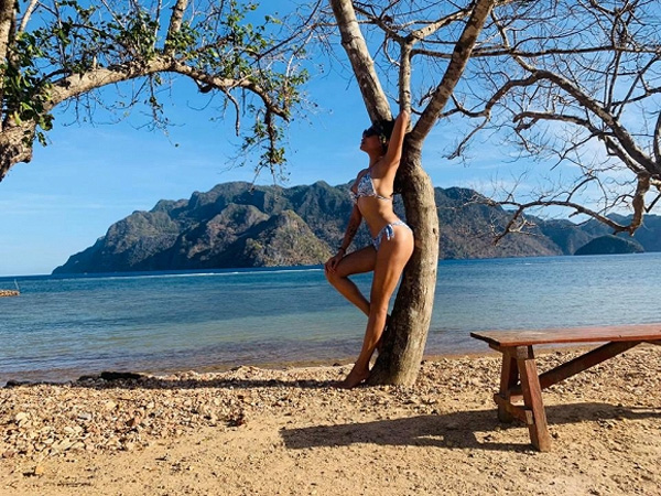 Võ Hoàng Yến tiếp tục chuỗi ngày du lịch bất tận, phô diễn thân hình nóng bỏng trên biển Thái Bình Dương-7