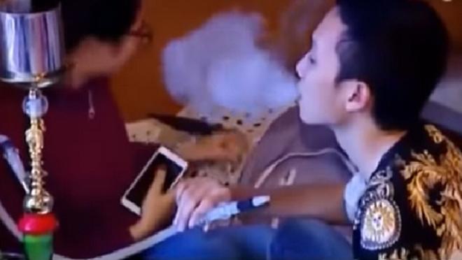 Những cuộc bay đêm của cậu ấm, cô chiêu trong quán bar-3