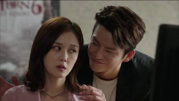 Háo hức chờ quà ngày 8/3, vợ giận run người khi nhận thứ này từ tay chồng-1