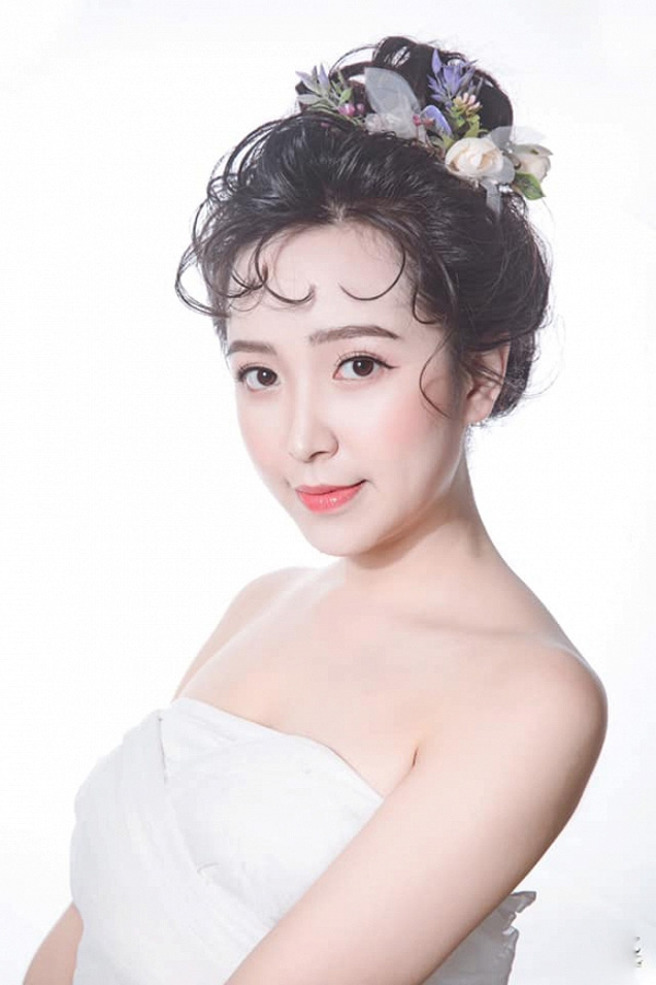 Trong phim ngoan hiền là thế, ngoài đời Lan của Những cô gái trong thành phố lại đầy gợi cảm-1