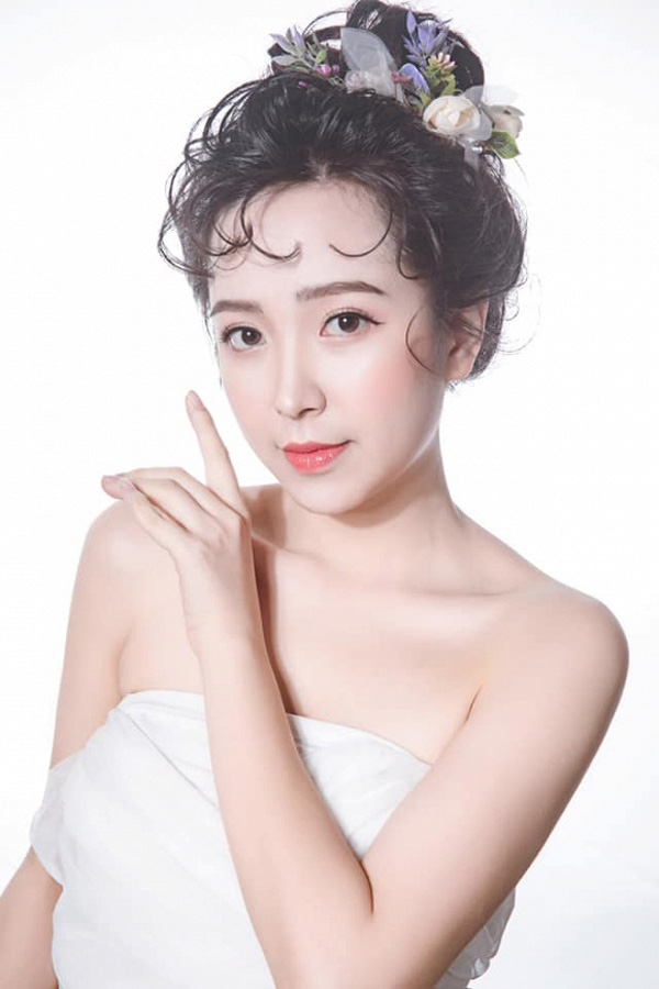 Trong phim ngoan hiền là thế, ngoài đời Lan của Những cô gái trong thành phố lại đầy gợi cảm-3