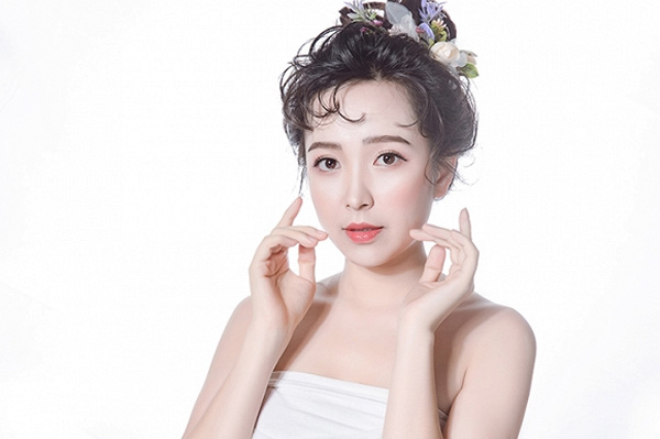 Trong phim ngoan hiền là thế, ngoài đời Lan của Những cô gái trong thành phố lại đầy gợi cảm-6