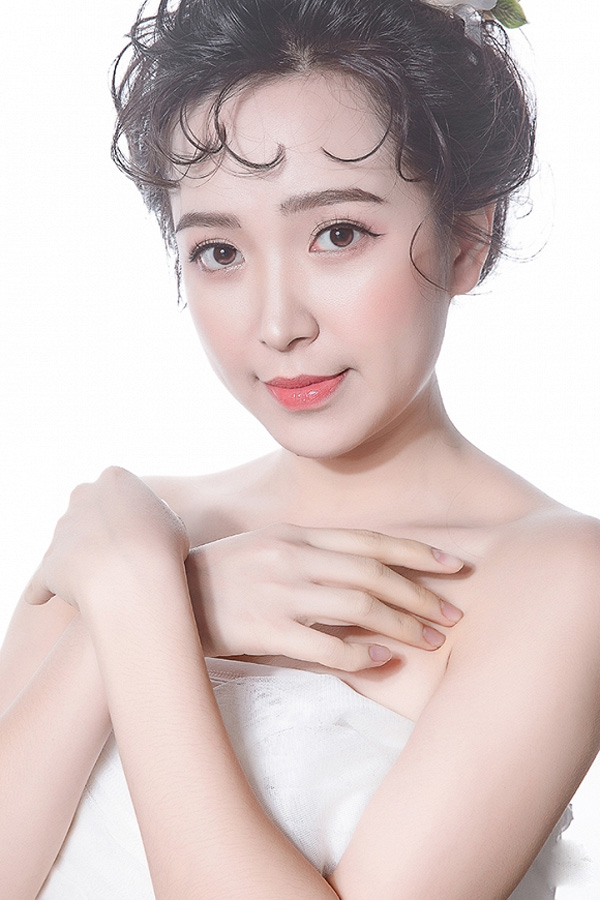 Trong phim ngoan hiền là thế, ngoài đời Lan của Những cô gái trong thành phố lại đầy gợi cảm-7