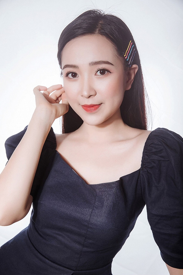 Trong phim ngoan hiền là thế, ngoài đời Lan của Những cô gái trong thành phố lại đầy gợi cảm-10