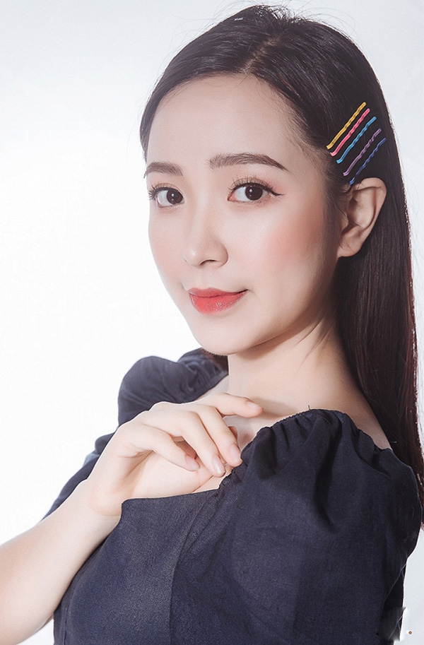 Trong phim ngoan hiền là thế, ngoài đời Lan của Những cô gái trong thành phố lại đầy gợi cảm-8