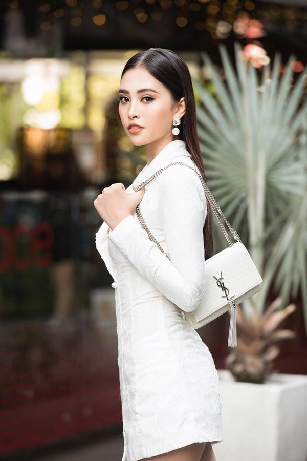 Dù đầm váy đắt đỏ hay áo phông bình dân, đã là hoa hậu thì Tiểu Vy cứ đẹp bất chấp!-10