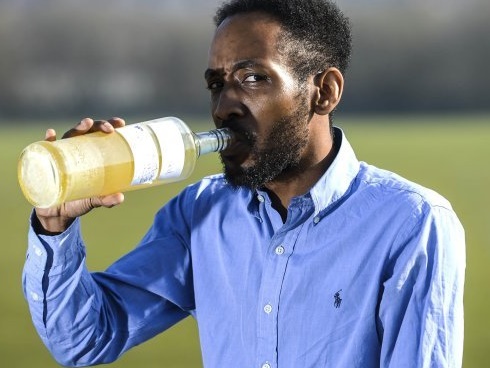 Nước tiểu đột ngột có dấu hiệu này, đừng lơ là vì nguy cơ đáng sợ đằng sau-3