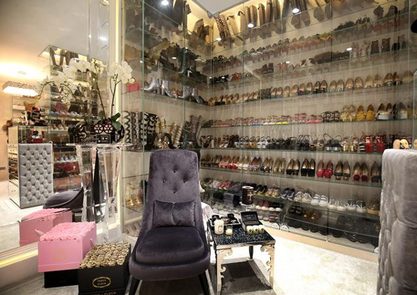 Chia tay chồng đại gia 8 năm, cựu tiếp viên nóng bỏng tuyên bố: Tôi tiêu tiền không cần nghĩ-2