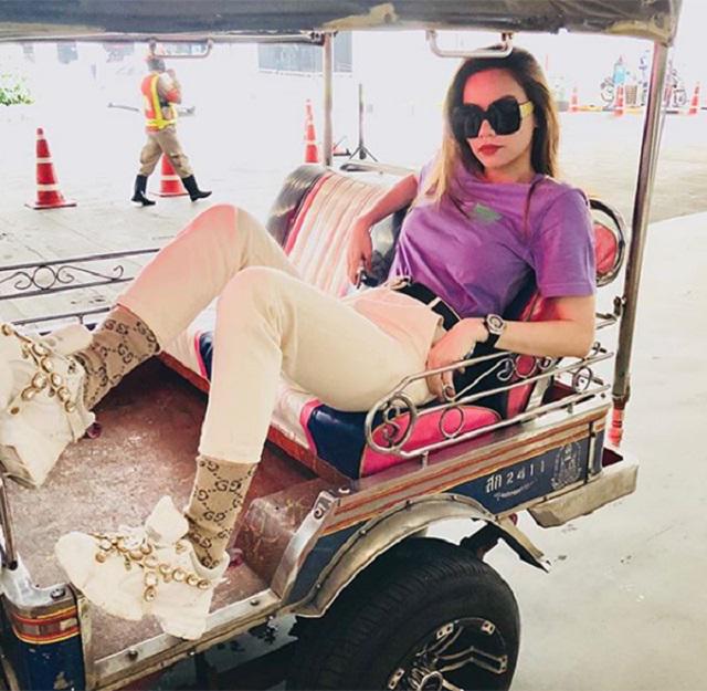 Mấy ai như Hà Hồ, chi gần chục triệu để sở hữu món đồ bình dân của các chị em-7