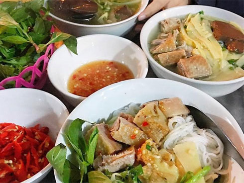 Mất 45 nghìn ăn tô hủ tiếu bò, cô gái Sài Gòn suýt ngất khi được khuyến mại thêm đĩa lòng toàn sán-4