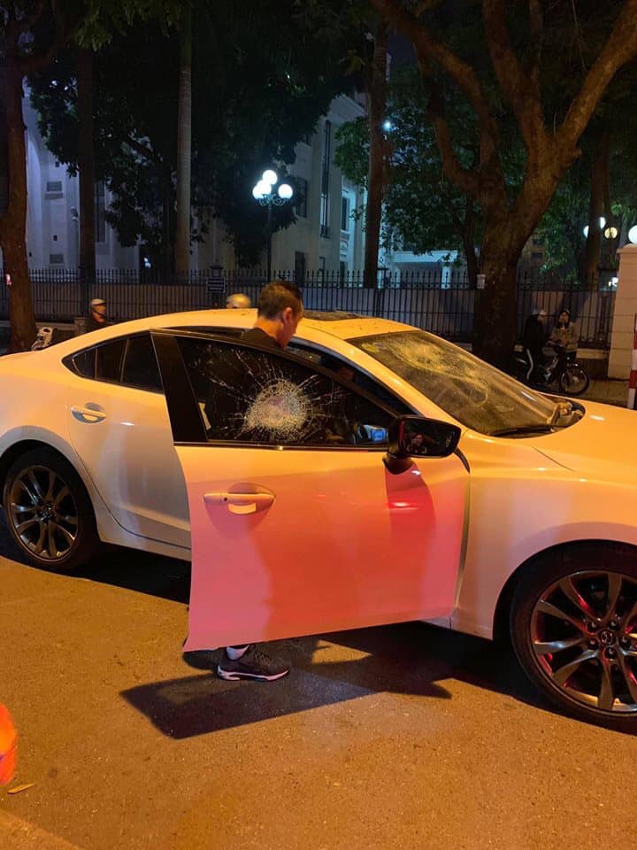 Đập nát bươm xe sang của bố, chàng trai hét trong nước mắt: Con thà bất hiếu hôm nay còn hơn là phải sống chung với một con phò-1