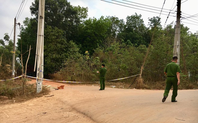Đu trên xe container hơn 2km, đội trưởng tổ bảo vệ khu đô thị rơi xuống đường chết tại chỗ-1
