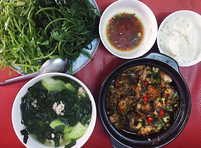 Vợ trẻ tự nhận mình đảm bị chị em mắng tơi bời vì khoe mâm cơm, nhưng lại được tung hô khi bật mí 1 điều-2