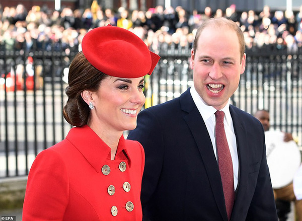 Chạm mặt lần thứ 2, Meghan và chị dâu bất ngờ ôm hôn nhau thắm thiết nhưng sau đó vẻ mặt của Công nương Kate mới là điều khó hiểu-1