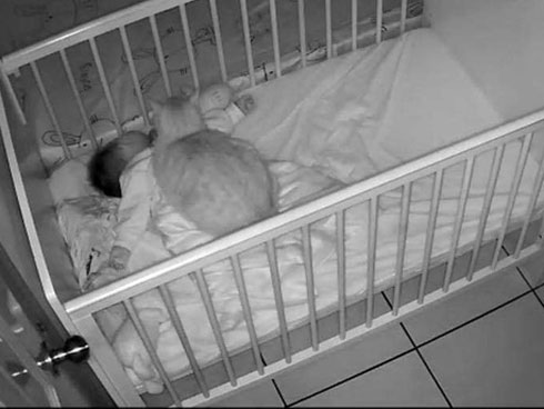 Giải cứu bé sơ sinh 2 đầu sau khi bị chính cha ruột chôn sống-2