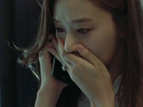 Bất ngờ vỡ ối, tôi hốt hoảng gọi cho chồng để rồi lặng người nghe âm thanh tế nhị trong điện thoại