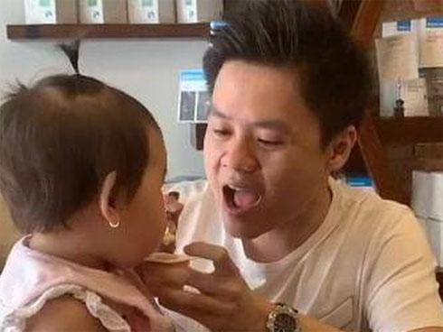 Đẳng cấp con gái đại gia Minh Nhựa: 20 tuổi tự sắm túi Chanel hơn 100 triệu, khoe nhẹ siêu xe và giày hiệu cũng đủ nổi khắp Instagram-12