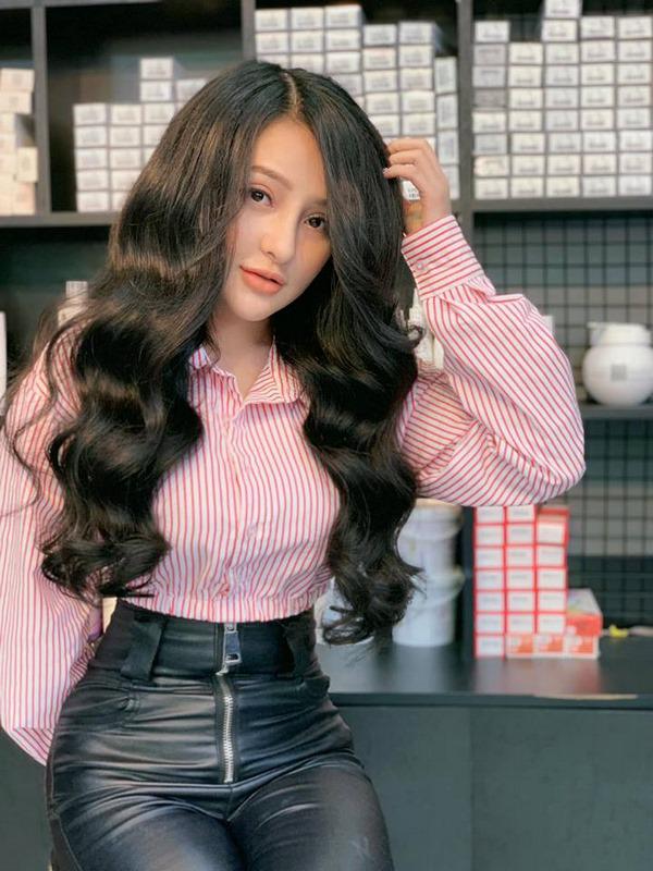 Selfie bên bạn trai với khuôn mặt băng bó chằng chịt, Ngân 98 cũng mới lên đời nhan sắc?-8