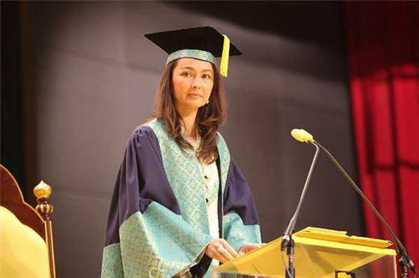 Nhan sắc diễm lệ ít ai biết của Hoàng hậu Malaysia, quen nhau 8 năm mới chịu cưới khi nhà vua đã 50 tuổi-1