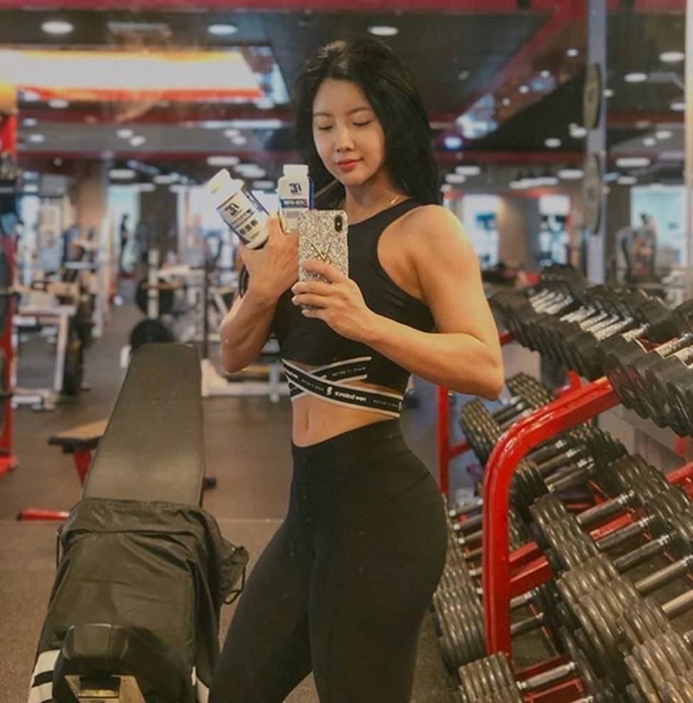 Khó ai xem thường nổi múi cơ lượn sóng của 3 hot girl phòng gym Hàn-17