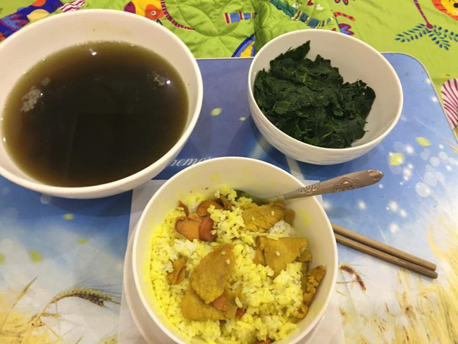 Xót xa nhìn bát cơm thịt rang nghệ như của bà đẻ, nhưng sự thật là sau sảy thai lần 2 của mẹ trẻ-1